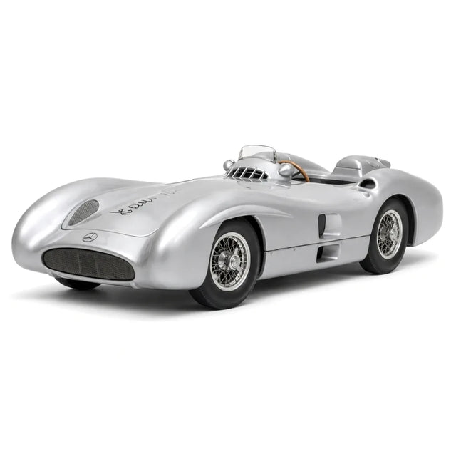 [CMC] 1:18 Mercedes-Benz 1954 W196R Streamliner Hans Herrmann Signed Edition Silver Model Car Die-Cast