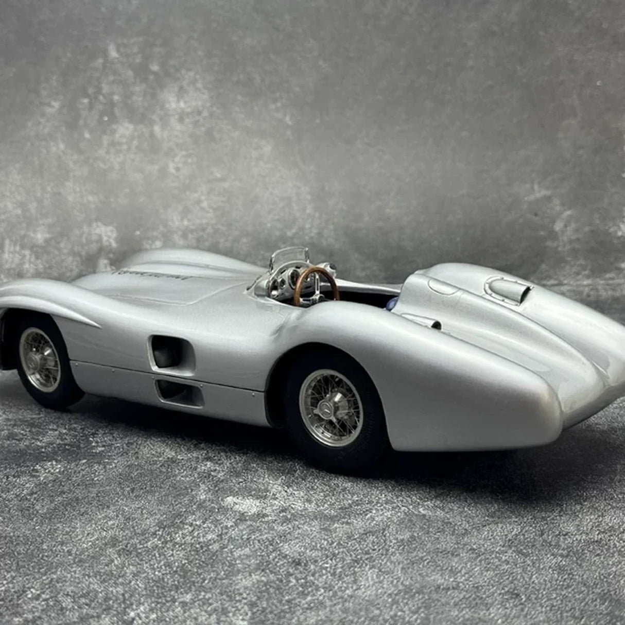 [CMC] 1:18 Mercedes-Benz 1954 W196R Streamliner Hans Herrmann Signed Edition Silver Model Car Die-Cast