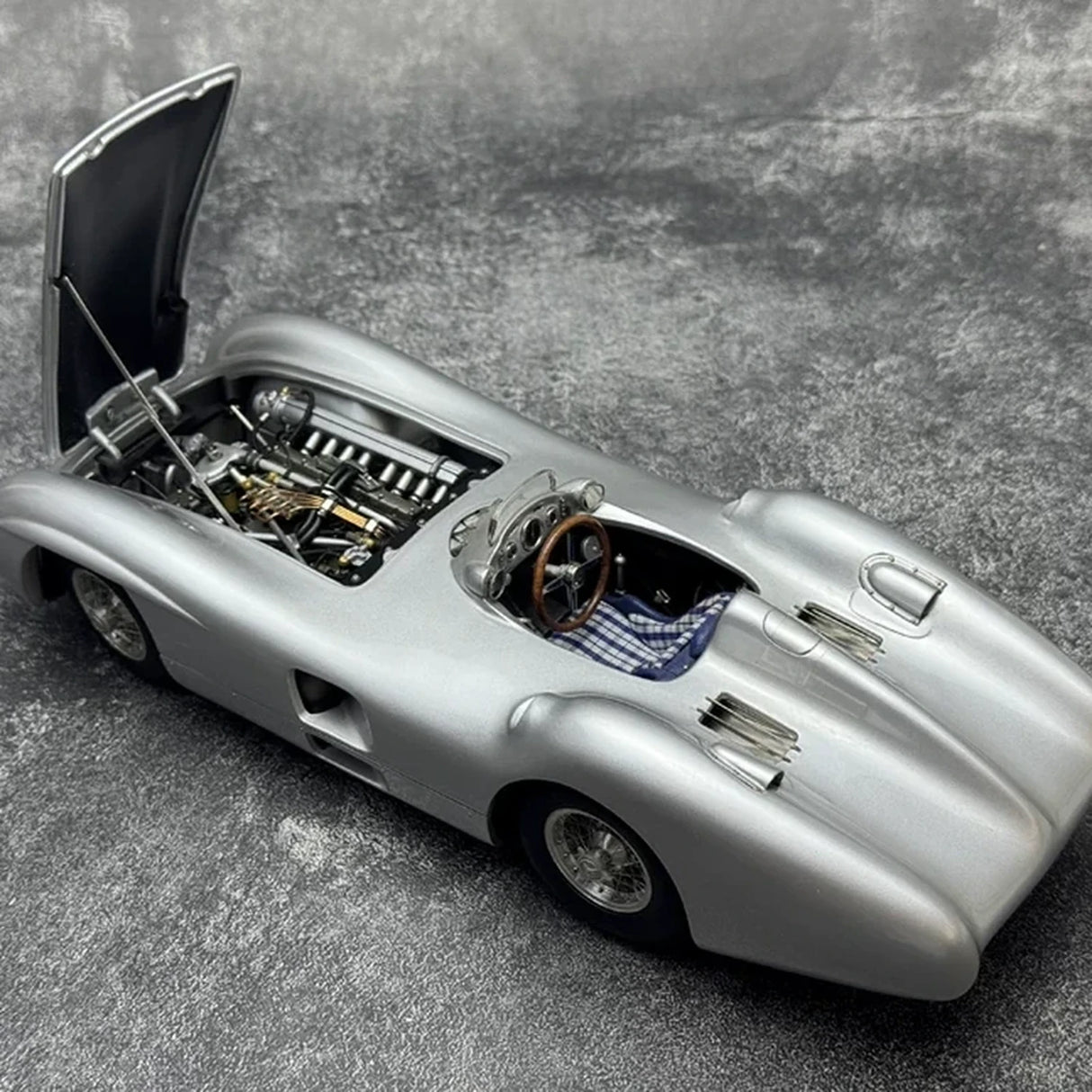 [CMC] 1:18 Mercedes-Benz 1954 W196R Streamliner Hans Herrmann Signed Edition Silver Model Car Die-Cast