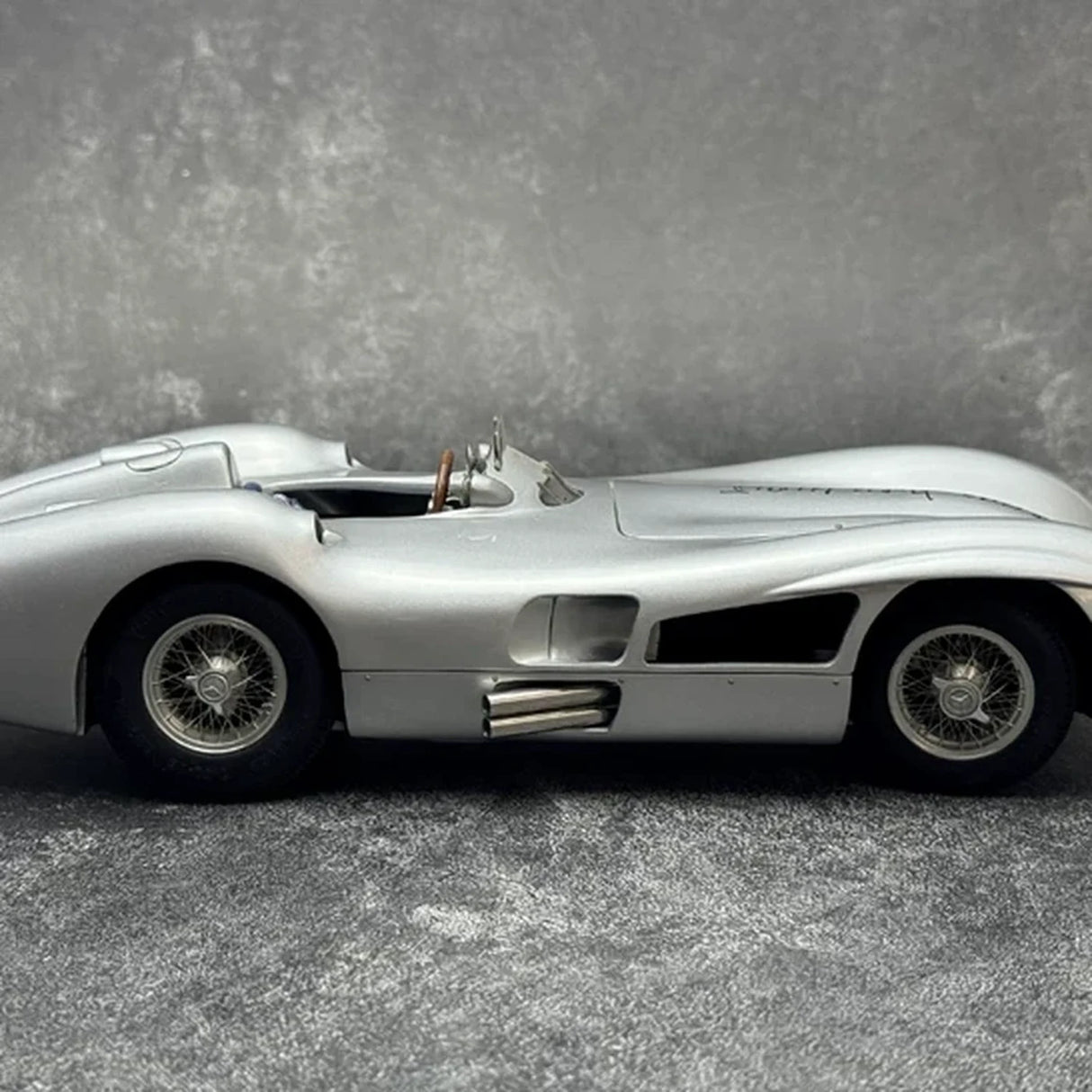 [CMC] 1:18 Mercedes-Benz 1954 W196R Streamliner Hans Herrmann Signed Edition Silver Model Car Die-Cast
