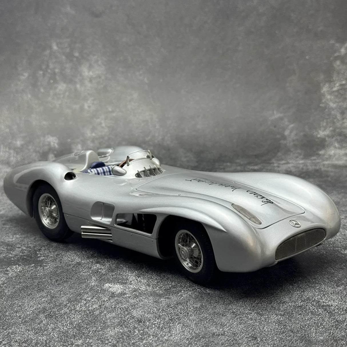 [CMC] 1:18 Mercedes-Benz 1954 W196R Streamliner Hans Herrmann Signed Edition Silver Model Car Die-Cast