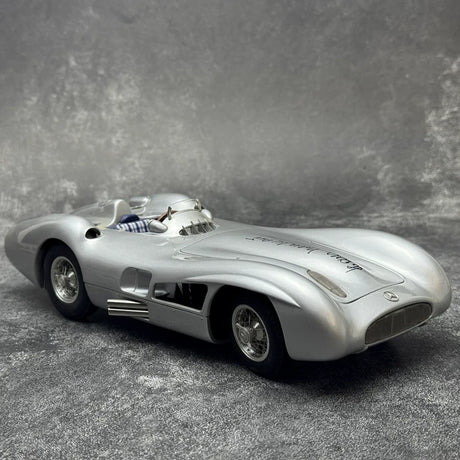 [CMC] 1:18 Mercedes-Benz 1954 W196R Streamliner Hans Herrmann Signed Edition Silver Model Car Die-Cast