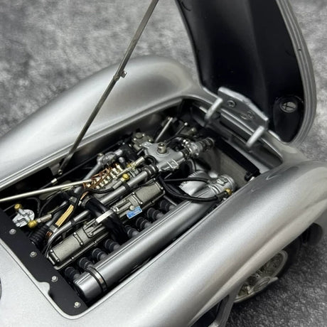 [CMC] 1:18 Mercedes-Benz 1954 W196R Streamliner Hans Herrmann Signed Edition Silver Model Car Die-Cast