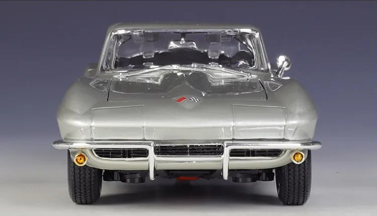1:18 Chevrolet 1965 Corvette Die Cast Model Car