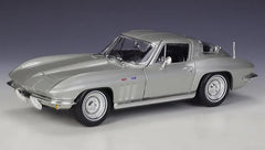 1:18 Chevrolet 1965 Corvette Die Cast Model Car