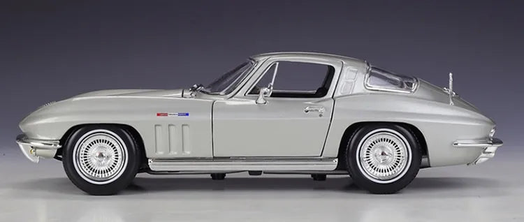 1:18 Chevrolet 1965 Corvette Die Cast Model Car