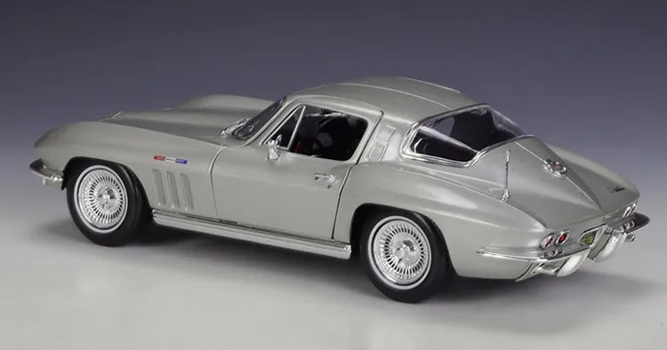 1:18 Chevrolet 1965 Corvette Die Cast Model Car
