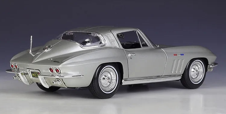1:18 Chevrolet 1965 Corvette Die Cast Model Car