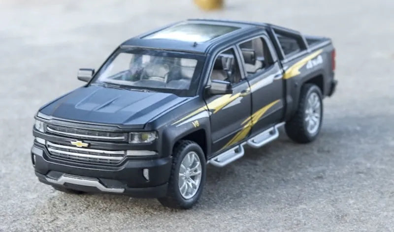 1:32 Chevrolet 2017 Silverado Die Cast Model Car