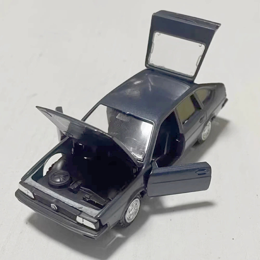 [Conrad] 1:43 Volkswagen 1984 Passat GLS Hatchback Blue Model Car Die-Cast