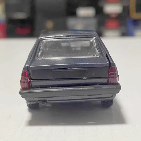 [Conrad] 1:43 Volkswagen 1984 Passat GLS Hatchback ブルー モデルカー Die-Cast