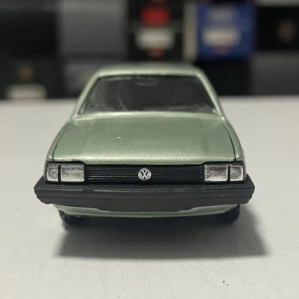 [Conrad] 1:43 Volkswagen 1984 Santana GL Green Model Car Die-Cast