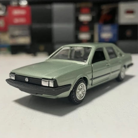 [Conrad] 1:43 Volkswagen 1984 Santana GL グリーン モデルカー Die-Cast