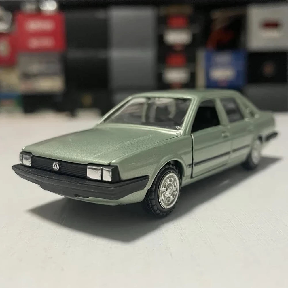 [Conrad] 1:43 Volkswagen 1984 Santana GL Green Model Car Die-Cast