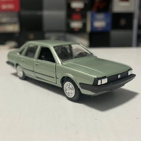 [Conrad] 1:43 Volkswagen 1984 Santana GL グリーン モデルカー Die-Cast