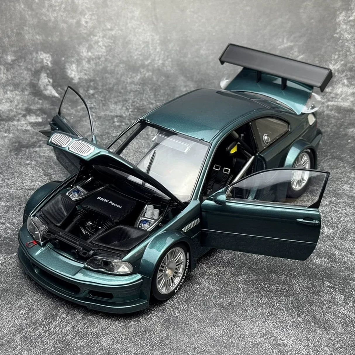 DCM BMW 2001 M3 GTR E46 Blue 1:18 – Modello da collezione in metallo pressofuso