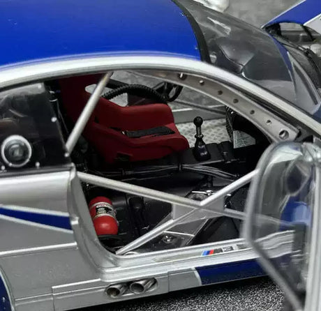 DCM BMW 2001 M3 GTR E46 1:18 blu e bianco – Modello da collezione pressofuso