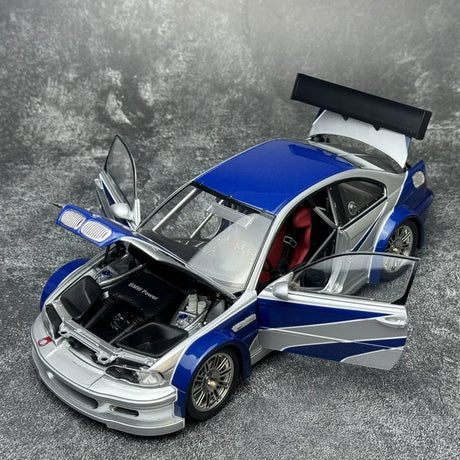 DCM BMW 2001 M3 GTR E46 1:18 blu e bianco – Modello da collezione pressofuso