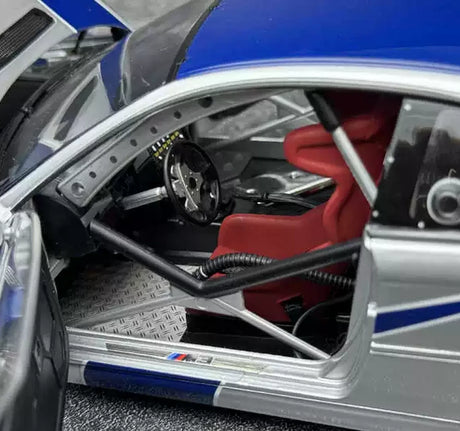 DCM BMW 2001 M3 GTR E46 1:18 blu e bianco – Modello da collezione pressofuso