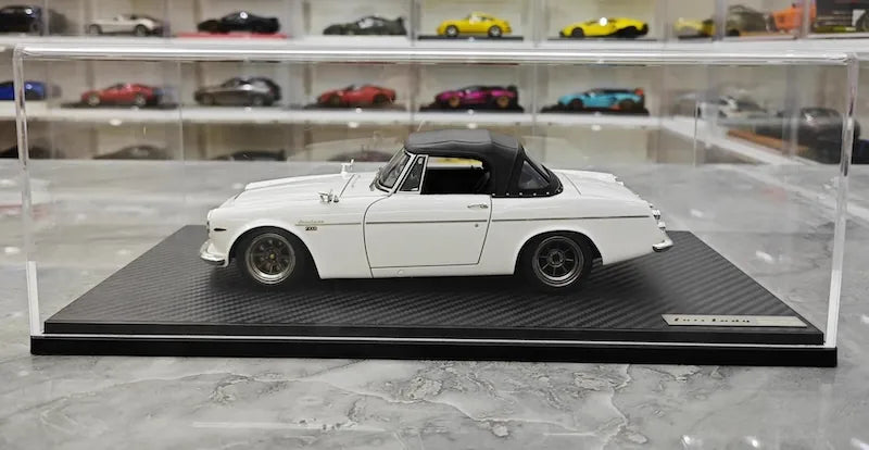 1:18 Datsun 1967 Fairlady 2000 SR311 White Die Cast Model Car