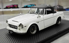 1:18 Datsun 1967 Fairlady 2000 SR311 White Die Cast Model Car