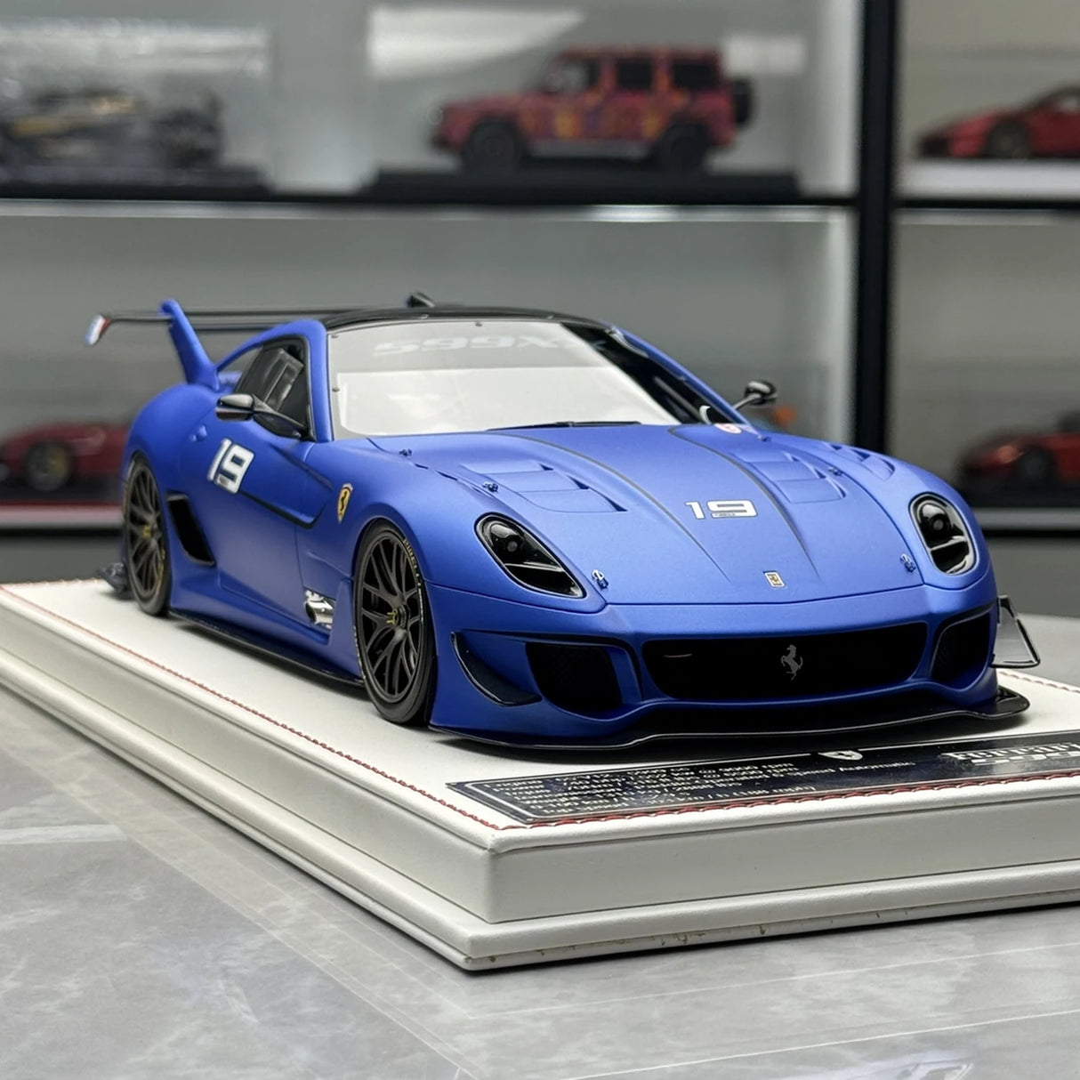 Ferrari 2011 599XX Evo #19 Matte Blue 1:18 hartsinen keräilymalli Davis &amp; Giovanni – katso 1