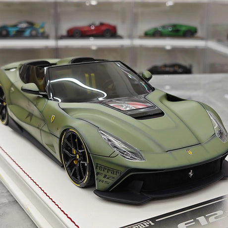 Davis &amp; Giovanni Ferrari 2014 F12 TRS Metallic Dark Green 1:18 – Resina da collezione per modelli in resina