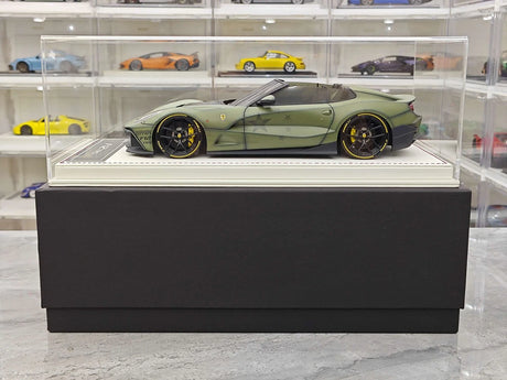 Davis &amp; Giovanni Ferrari 2014 F12 TRS Metallic Dark Green 1:18 – Resina da collezione per modelli in resina