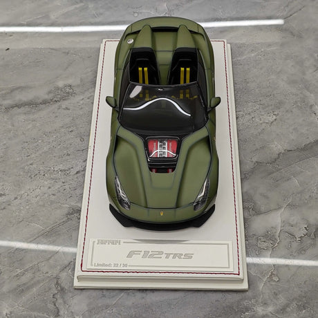 Davis &amp; Giovanni Ferrari 2014 F12 TRS Metallic Dark Green 1:18 – Resina da collezione per modelli in resina