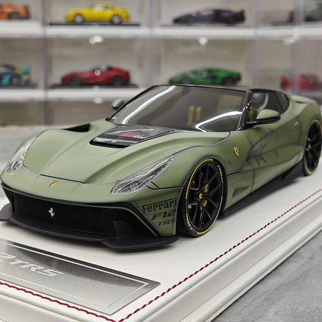 Davis &amp; Giovanni Ferrari 2014 F12 TRS Metallic Dark Green 1:18 – Resina da collezione per modelli in resina