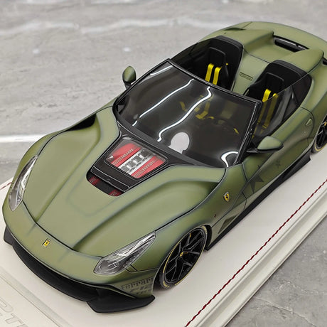 Davis &amp; Giovanni Ferrari 2014 F12 TRS Metallic Dark Green 1:18 – Resina da collezione per modelli in resina