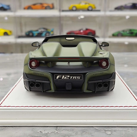 Davis &amp; Giovanni Ferrari 2014 F12 TRS Metallic Dark Green 1:18 – Resina da collezione per modelli in resina