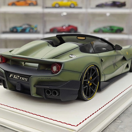 Davis &amp; Giovanni Ferrari 2014 F12 TRS Metallic Dark Green 1:18 – Resina da collezione per modelli in resina