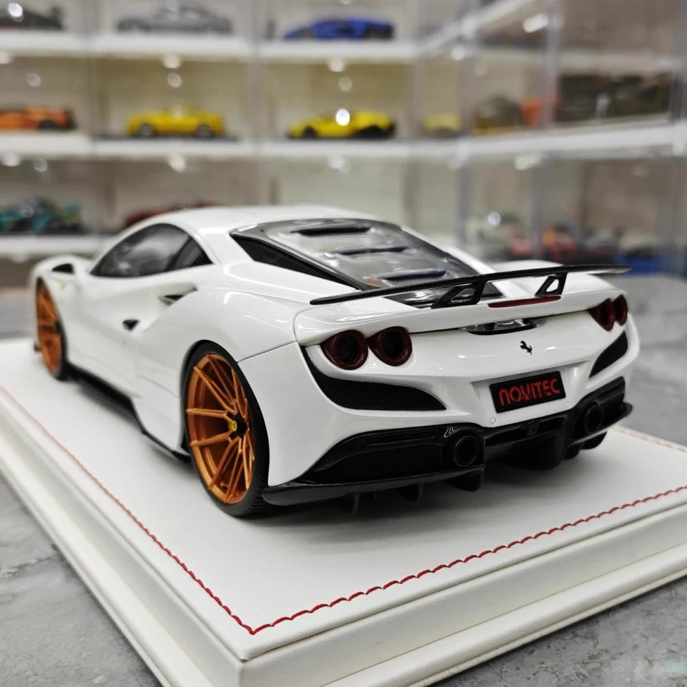[Davis & Giovanni] 1:18 Ferrari 2019 F8 Tributo Novitec bianco modellino di auto resina