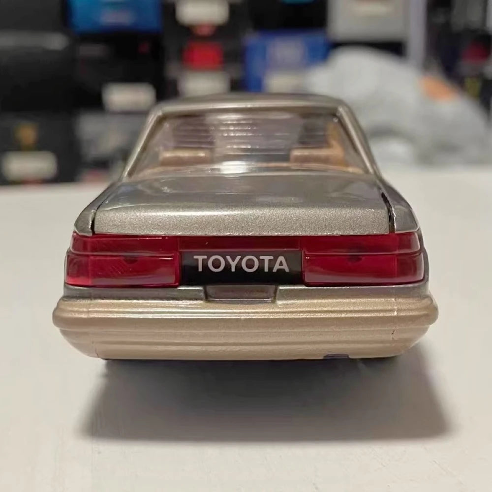 [Diapet] 1:30 Toyota 1989 Crown S130 Gold Model Car Die-Cast