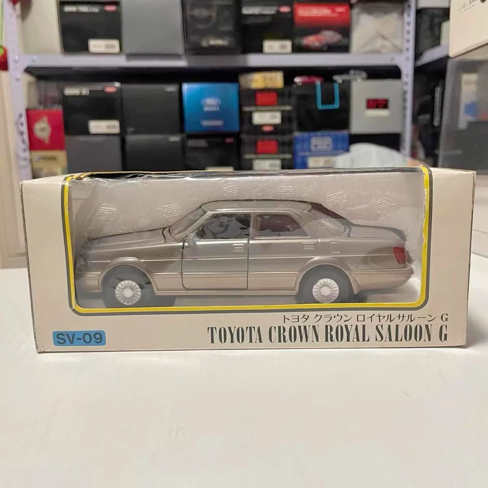 [Diapet] 1:30 Toyota 1989 Crown S130 Gold Model Car Die-Cast