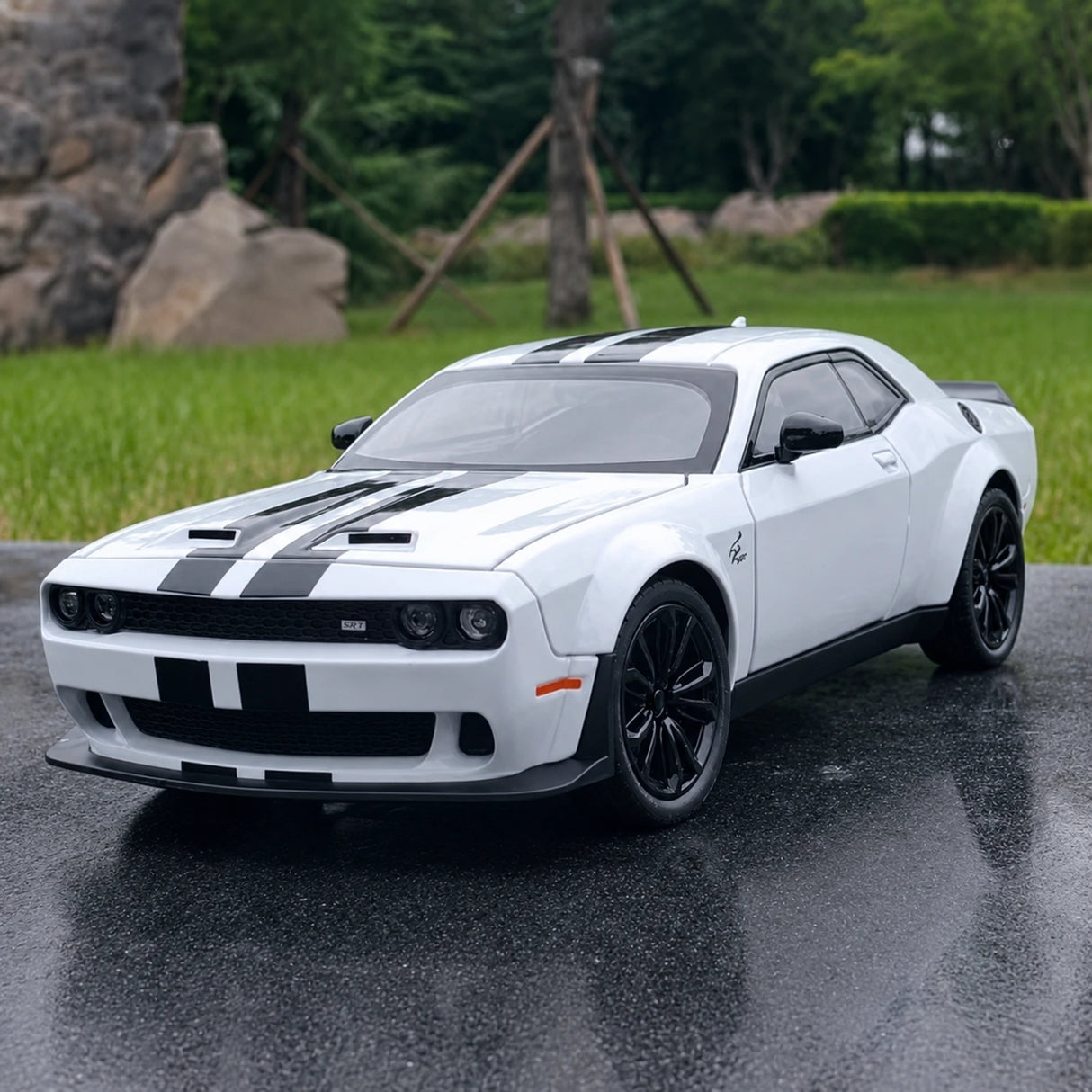 Dodge 2018 Challenger SRT Hellcat White 1:22 – model wyświetlacza odlewanego