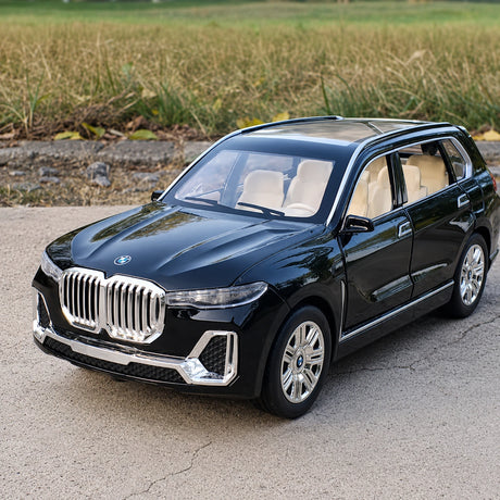 BMW 2019 G07 X7 xDrive40i Black 1:24 – valuvalettu näyttömalli