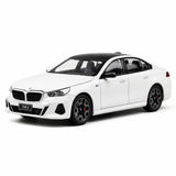 BMW 2024 G68 530Li M Sport LWB biały 1:24 – model wyświetlacza odlewany