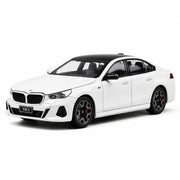 BMW 2024 G68 530Li M Sport LWB biały 1:24 – model samochodu z metalu odlewanego do ekspozycji