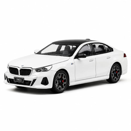 BMW 2024 G68 530Li M Sport LWB biały 1:24 – model wyświetlacza odlewany