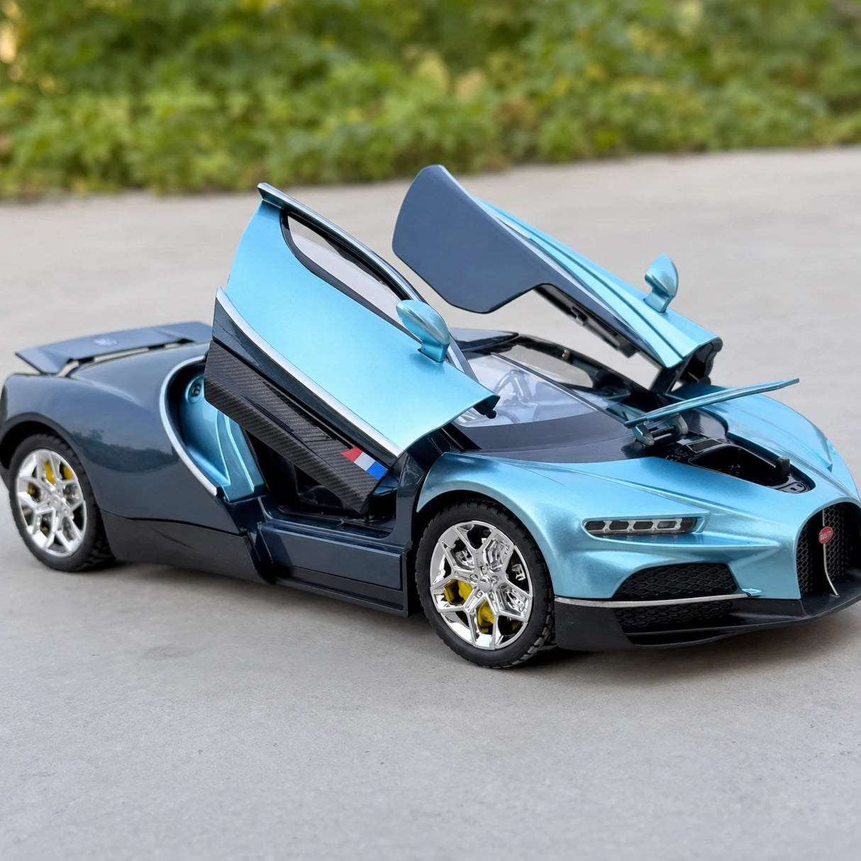 [TOY] 1:24 Bugatti 2024 Tourbillon blu modellino di auto Die-Cast