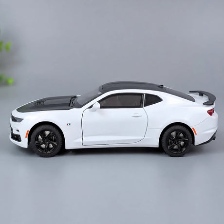 [TOY] 1:24 Chevrolet 2023 Camaro bianco modellino di auto Die-Cast