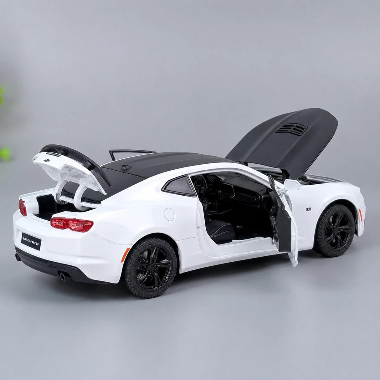 [TOY] 1:24 Chevrolet 2023 Camaro bianco modellino di auto Die-Cast