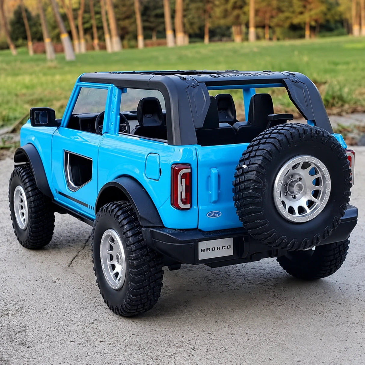 [TOY] 1:24 Ford 2021 Bronco sininen pienoismalli Die-Cast