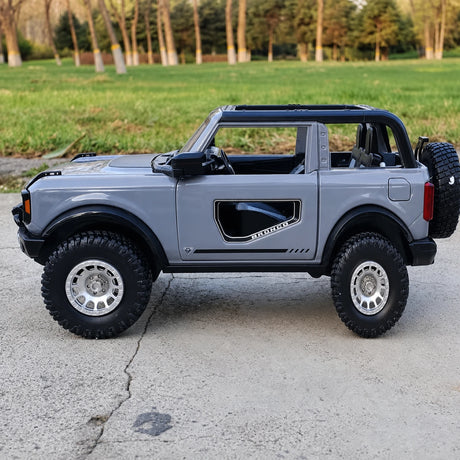 Ford 2021 Bronco رمادي 1:24 – نموذج عرض معدني مصبوب