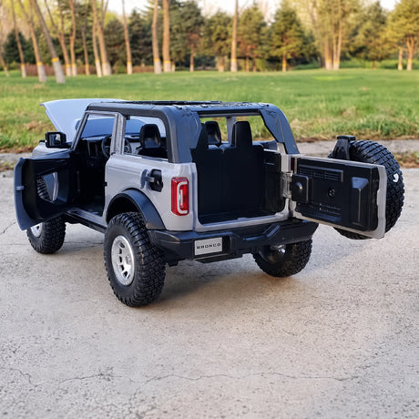 Ford 2021 Bronco رمادي 1:24 – نموذج عرض معدني مصبوب