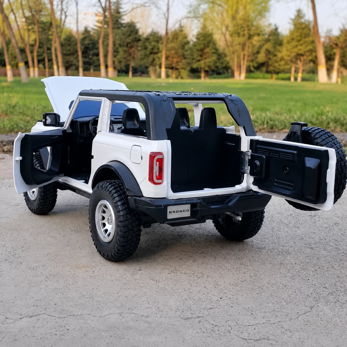 [TOY] 1:24 Ford 2021 Bronco valkoinen pienoismalli Die-Cast