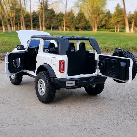Ford 2021 Bronco أبيض 1:24 – نموذج عرض معدني مصبوب