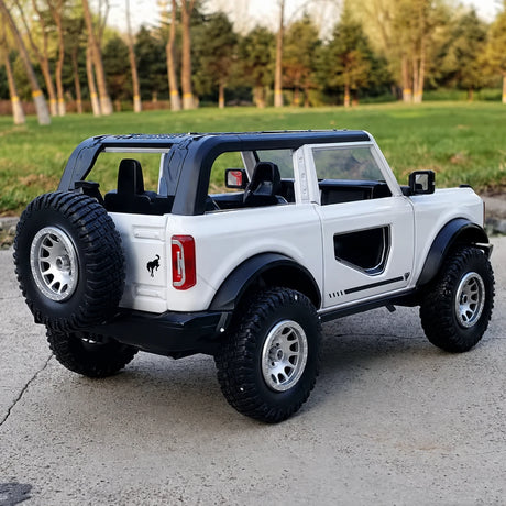 Ford 2021 Bronco أبيض 1:24 – نموذج عرض معدني مصبوب